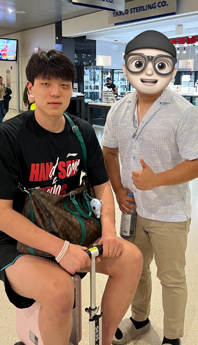 乐鱼网址-🐑变🐼了！媒体人：杨瀚森在训练中被肘到眼睛