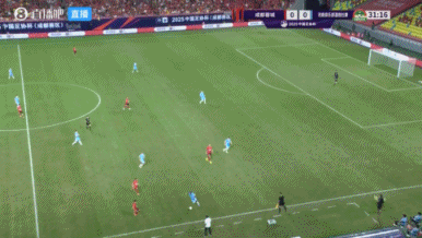 乐鱼体育平台-纯个人能力！阿奇姆彭一路带球杀进禁区，一脚抽射击中立柱弹出