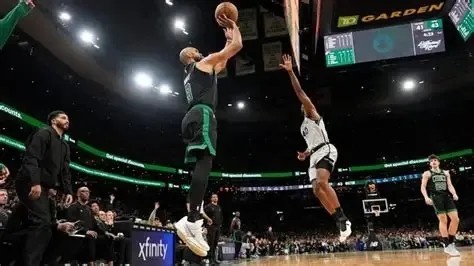 乐鱼体育平台-马刺克绿军·小白：都教完了，前进吧！